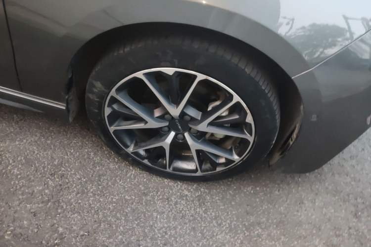 Used Lynk & Co 03 2021 2.0TD Automatic Trendy Champion Edition Right Front Wheel Hub