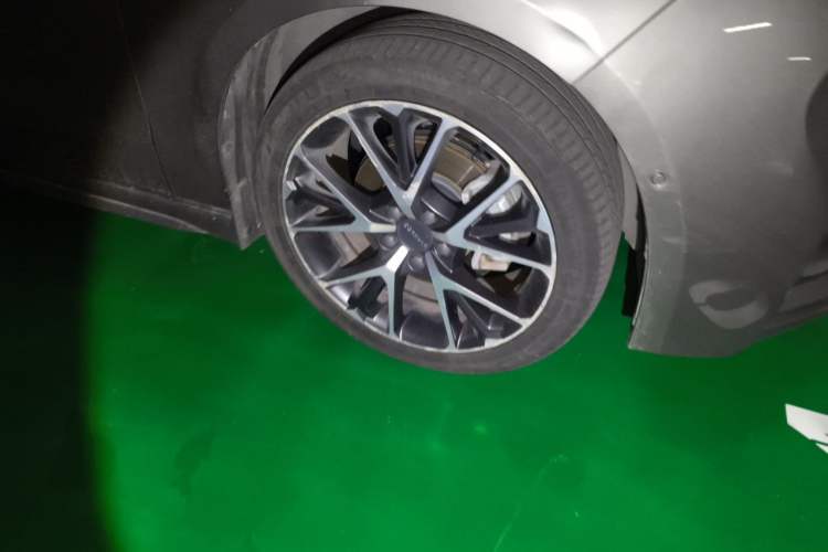Used Lynk & Co 03 2021 2.0TD Automatic Trendy Champion Edition Right Front Wheel Hub