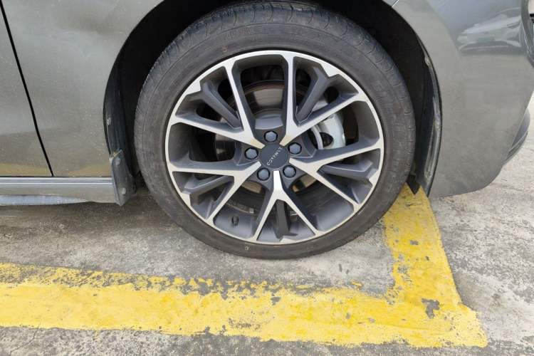 Used Lynk & Co 03 2021 1.5TD DCT Jing Champion Edition Right Front Wheel Hub