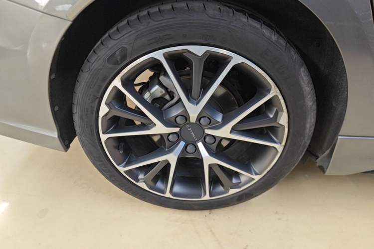 Used Lynk & Co 03 2021 2.0TD Automatic Trendy Champion Edition Right Rear Wheel Hub