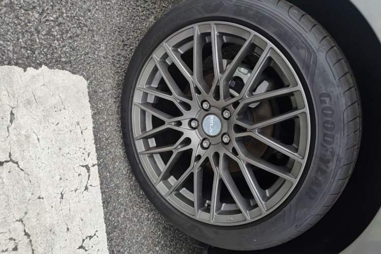 Used Lynk & Co 03 2021 1.5TD DCT Jing Champion Edition Right Rear Wheel Hub