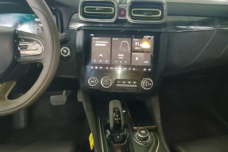 Used Lynk & Co 03 2021 2.0TD Automatic Trendy Champion Edition Audio And AC Panel