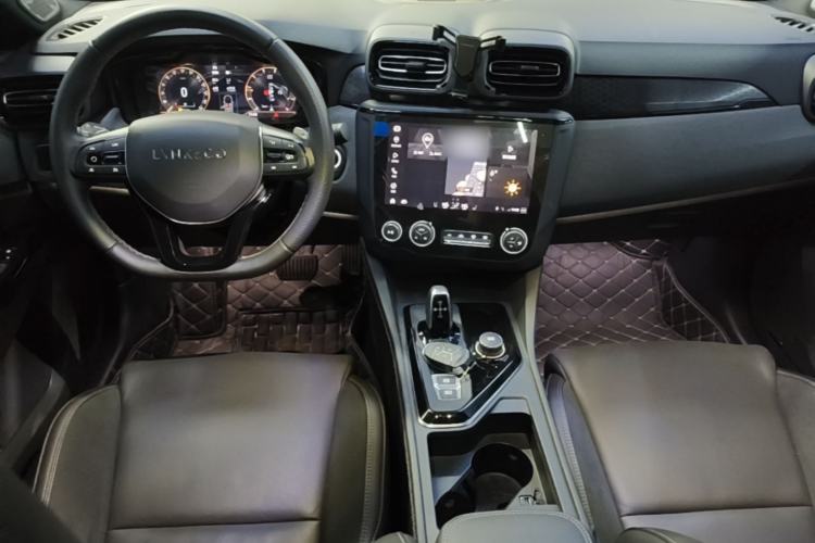 Used Lynk & Co 03 2021 2.0TD Automatic Trendy Champion Edition Center Console