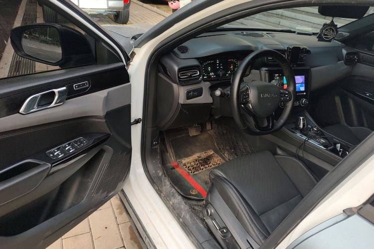 Used Lynk & Co 03 2021 2.0TD Automatic Trendy Champion Edition Driver Seat