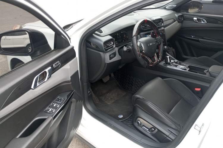 Used Lynk & Co 03 2021 2.0TD Automatic Trendy Champion Edition Driver Seat