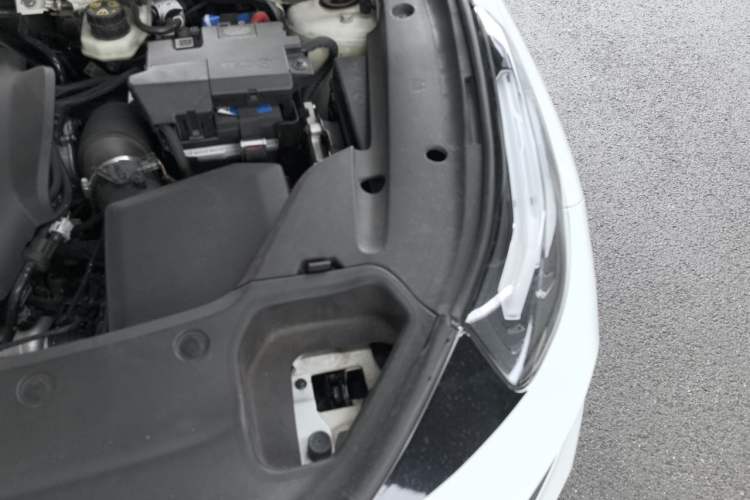 Used Lynk & Co 03 2021 2.0TD Automatic JingPro Engine Bay Left