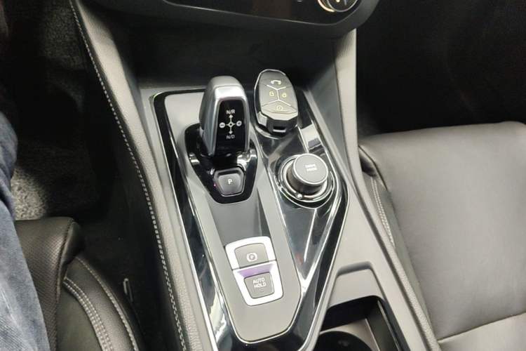 Used Lynk & Co 03 2021 1.5TD DCT Jing Champion Edition Gear Lever