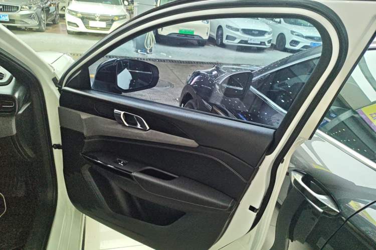 Used Lynk & Co 03 2021 2.0TD Automatic Trendy Champion Edition Interior 2