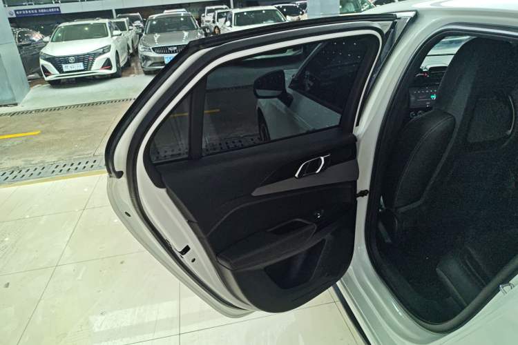 Used Lynk & Co 03 2021 2.0TD Automatic Trendy Champion Edition Interior 5