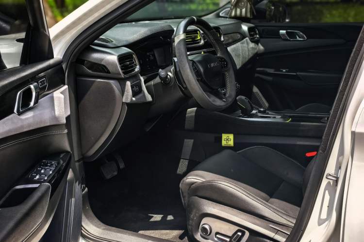 Used Lynk & Co 03 2021 2.0TD Automatic Trendy Champion Edition Interior 8