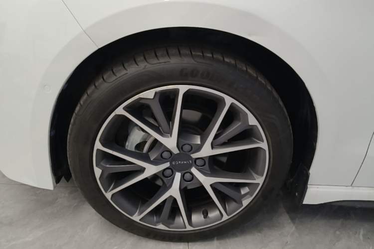 Used Lynk & Co 03 2021 2.0TD Automatic Trendy Champion Edition Left Front Wheel Hub