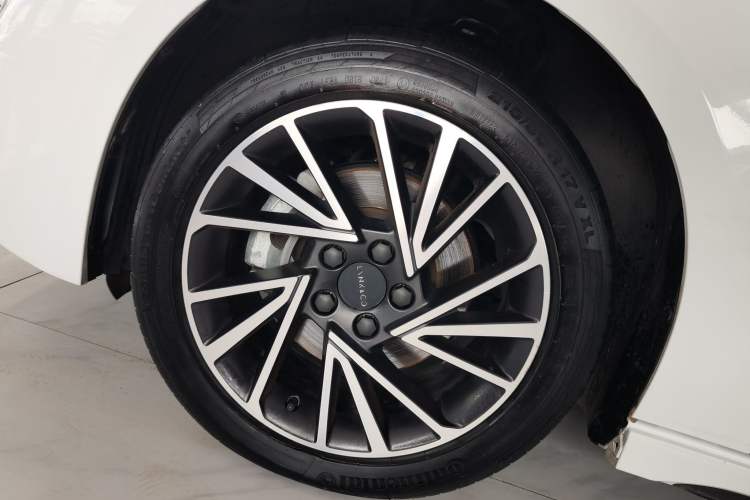 Used Lynk & Co 03 2021 1.5TD DCT JingPlus Left Front Wheel Hub