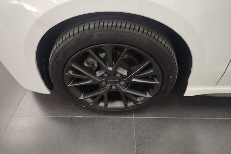Used Lynk & Co 03 2021 1.5TD DCT Jing Champion Edition Left Front Wheel Hub