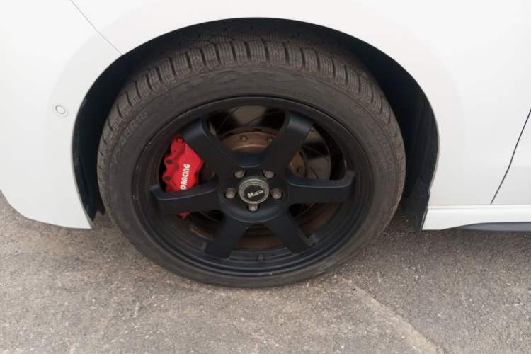 Used Lynk & Co 03 2021 2.0TD Automatic Trendy Champion Edition Left Front Wheel Hub