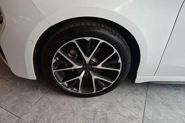 Used Lynk & Co 03 2021 2.0TD Automatic Trendy Champion Edition Left Front Wheel Hub