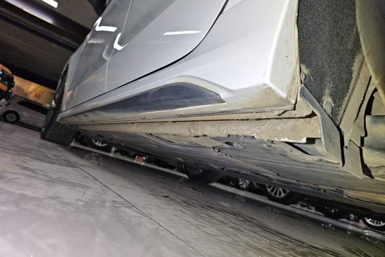 Used Lynk & Co 03 2021 1.5TD DCT Jing Champion Edition Left Side Sill