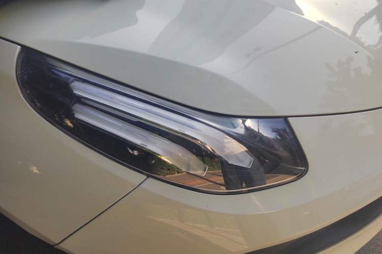 Used Lynk & Co 03 2021 2.0TD Automatic Jing Plus Right Front Headlight