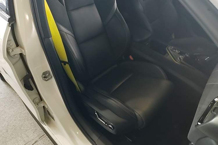 Used Lynk & Co 03 2021 2.0TD Automatic Trendy Champion Edition Right Front Seat