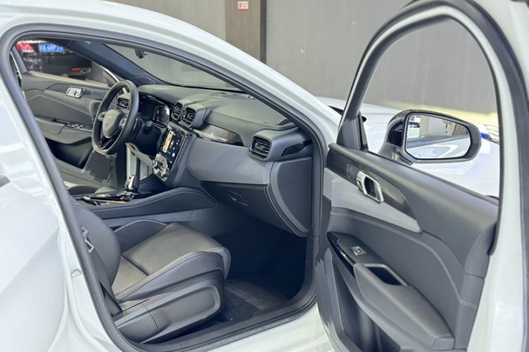 Used Lynk & Co 03 2021 1.5TD DCT JingPlus Right Front Seat