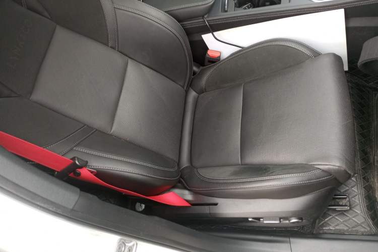 Used Lynk & Co 03 2021 2.0TD Automatic Trendy Champion Edition Right Front Seat