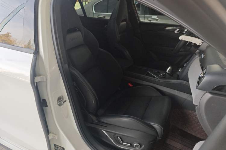 Used Lynk & Co 03 2021 2.0TD Automatic Trendy Champion Edition Right Front Seat