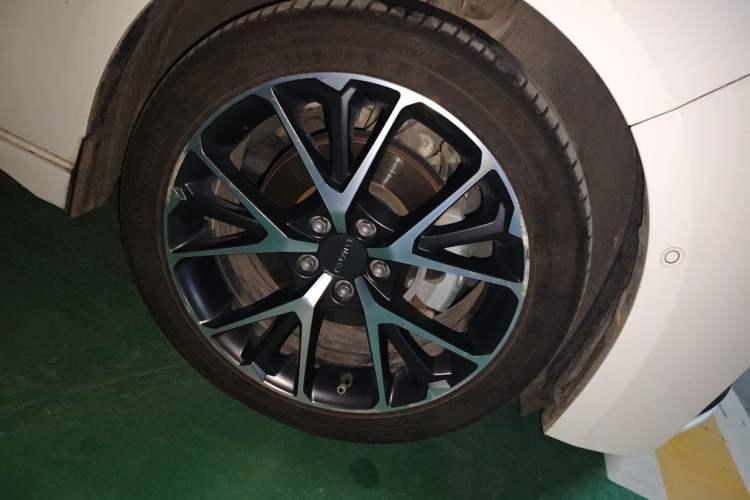 Used Lynk & Co 03 2021 2.0TD Automatic Trendy Champion Edition Right Front Wheel Hub