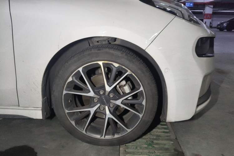 Used Lynk & Co 03 2021 2.0TD Automatic Trendy Champion Edition Right Front Wheel Hub