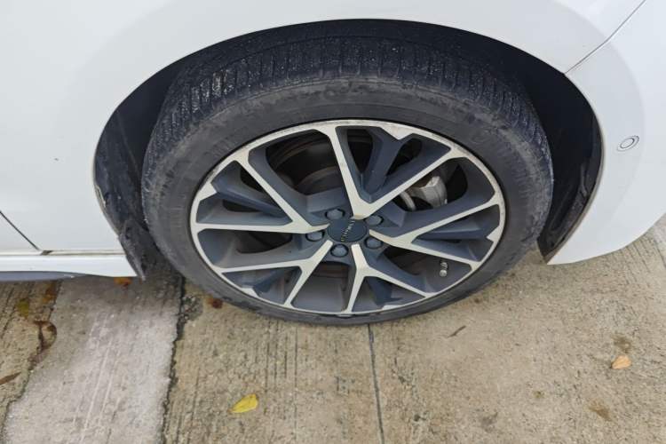 Used Lynk & Co 03 2021 2.0TD Automatic Trendy Champion Edition Right Front Wheel Hub