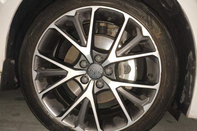 Used Lynk & Co 03 2021 2.0TD Automatic Trendy Champion Edition Right Front Wheel Hub