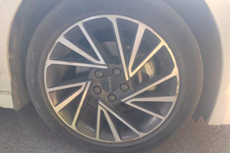 Used Lynk & Co 03 2021 2.0TD Automatic Jing Plus Right Front Wheel Hub
