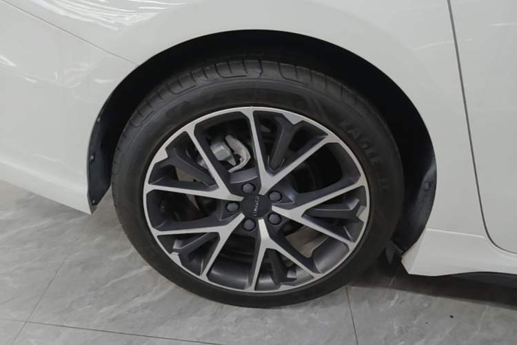 Used Lynk & Co 03 2021 2.0TD Automatic Trendy Champion Edition Right Rear Wheel Hub
