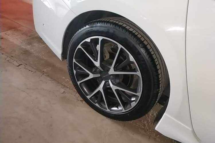 Used Lynk & Co 03 2021 2.0TD Automatic Trendy Champion Edition Right Rear Wheel Hub