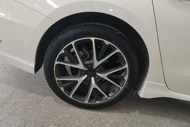 Used Lynk & Co 03 2021 2.0TD Automatic Trendy Champion Edition Right Rear Wheel Hub