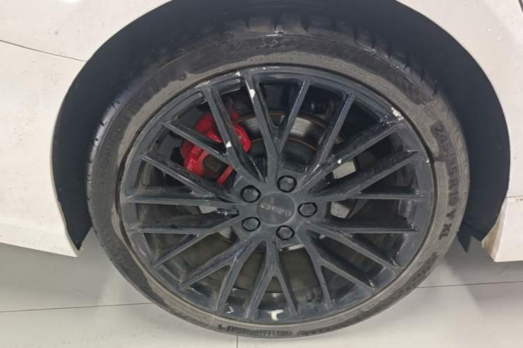 Used Lynk & Co 03 2021 03+ 2.0TD Automatic Wind-Chasing Edition Right Rear Wheel Hub