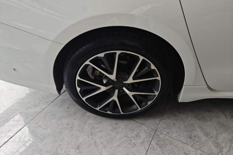 Used Lynk & Co 03 2021 2.0TD Automatic Trendy Champion Edition Right Rear Wheel Hub