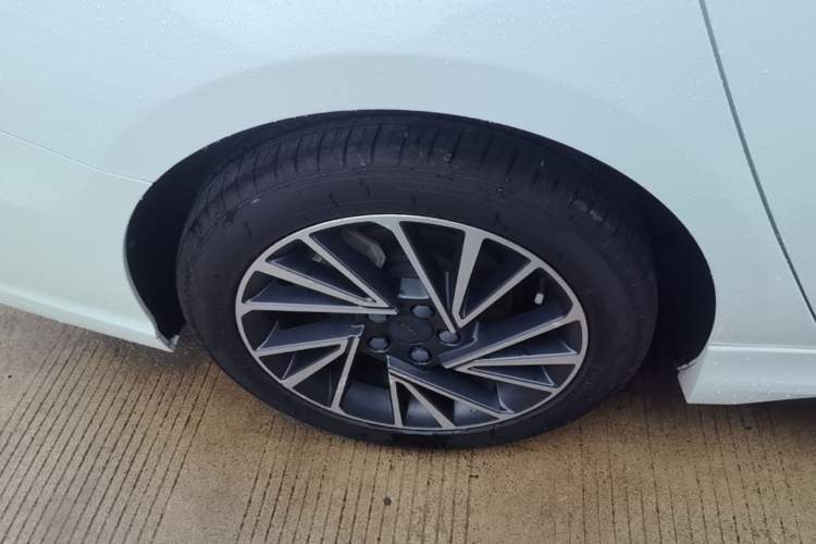 Used Lynk & Co 03 2021 2.0TD Automatic Jing Plus Right Rear Wheel Hub