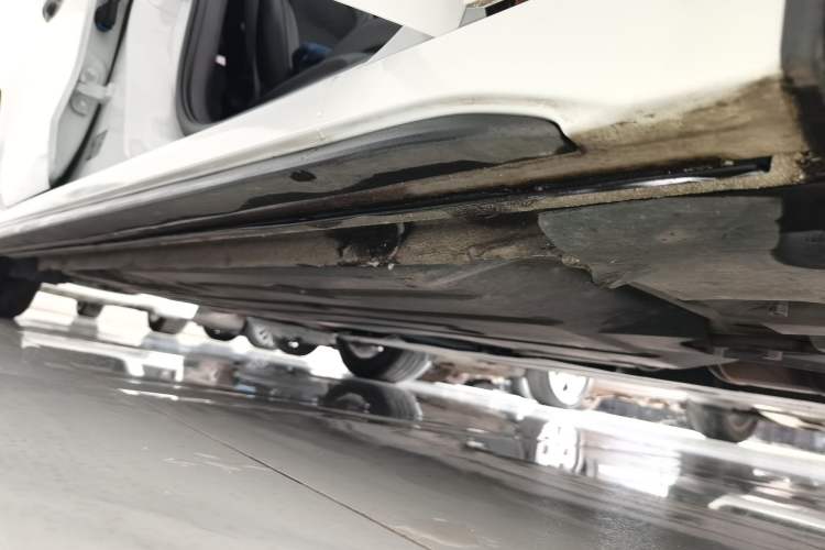 Used Lynk & Co 03 2021 1.5TD DCT JingPlus Right Side Sill