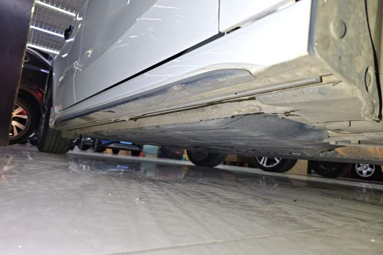 Used Lynk & Co 03 2021 1.5TD DCT Jing Champion Edition Right Side Sill