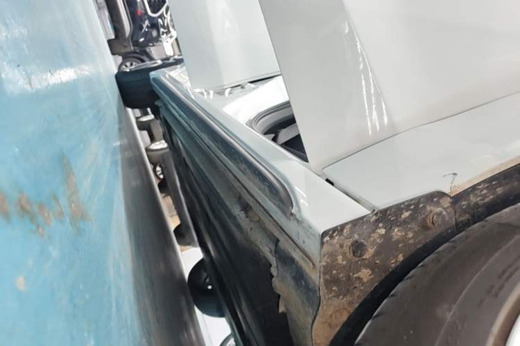 Used Lynk & Co 03 2021 1.5TD DCT Jing Champion Edition Right Side Sill