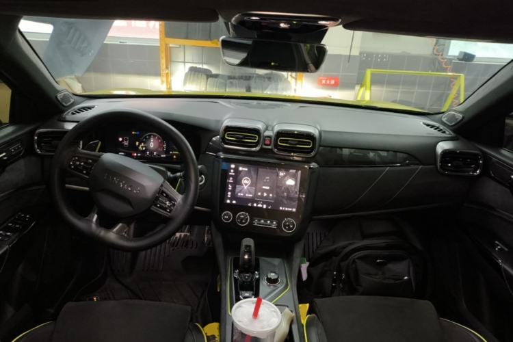 Used Lynk & Co 03 2021 03+ 2.0TD Automatic Wind-Chasing Edition Center Console