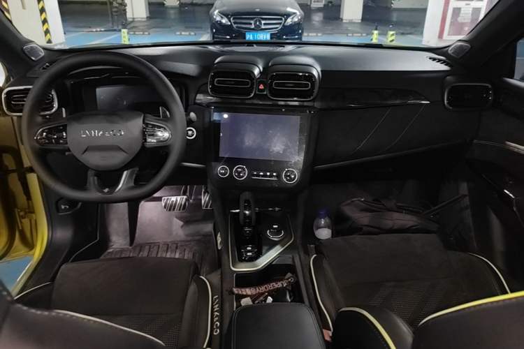 Used Lynk & Co 03 2021 03+ 2.0TD Automatic Wind-Chasing Edition Center Console