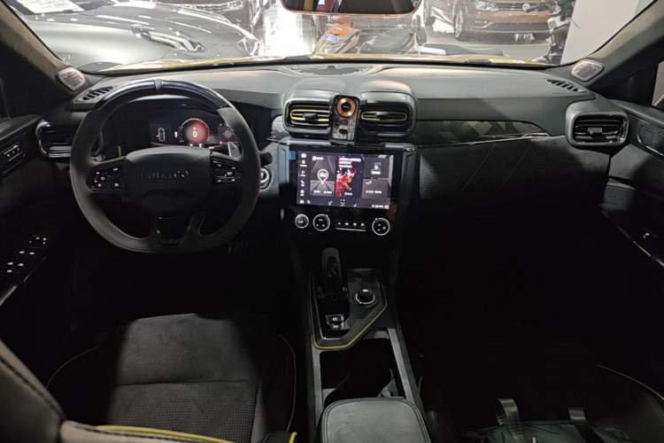 Used Lynk & Co 03 2021 03+ 2.0TD Automatic Wind-Chasing Edition Center Console