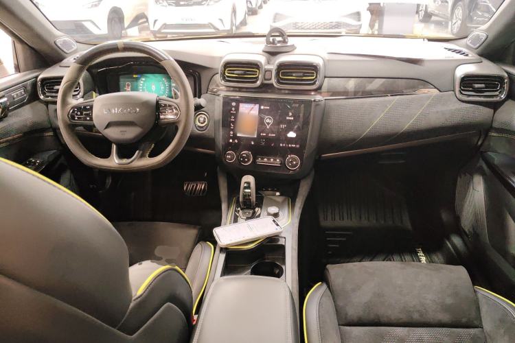 Used Lynk & Co 03 2021 03+ 2.0TD Automatic Wind-Chasing Edition Center Console
