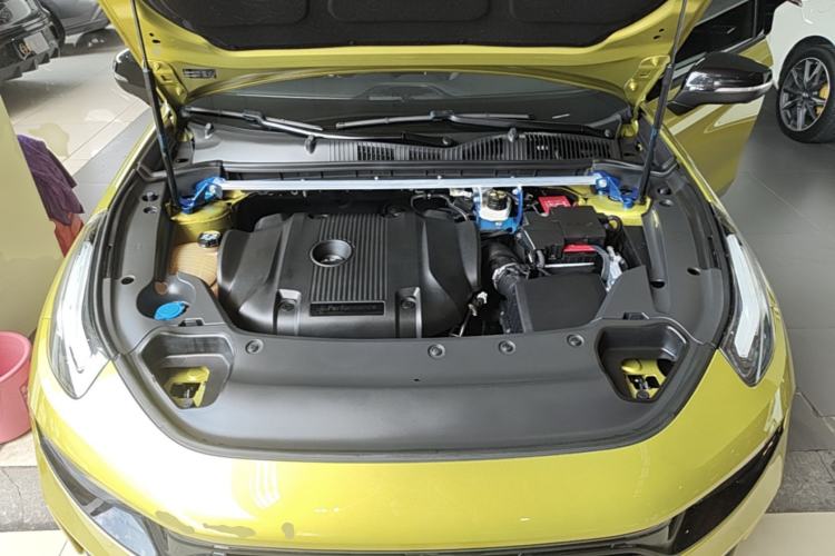 Used Lynk & Co 03 2021 03+ 2.0TD Automatic Wind-Chasing Edition Engine Bay