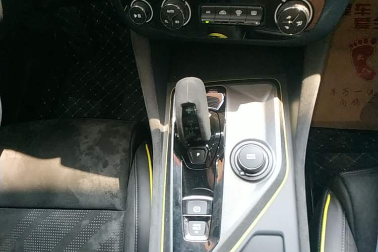 Used Lynk & Co 03 2021 03+ 2.0TD Automatic Wind-Chasing Edition Gear Lever