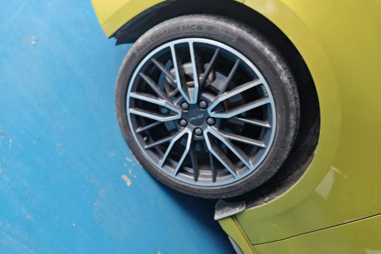Used Lynk & Co 03 2021 03+ 2.0TD Automatic Wind-Chasing Edition Left Front Wheel Hub