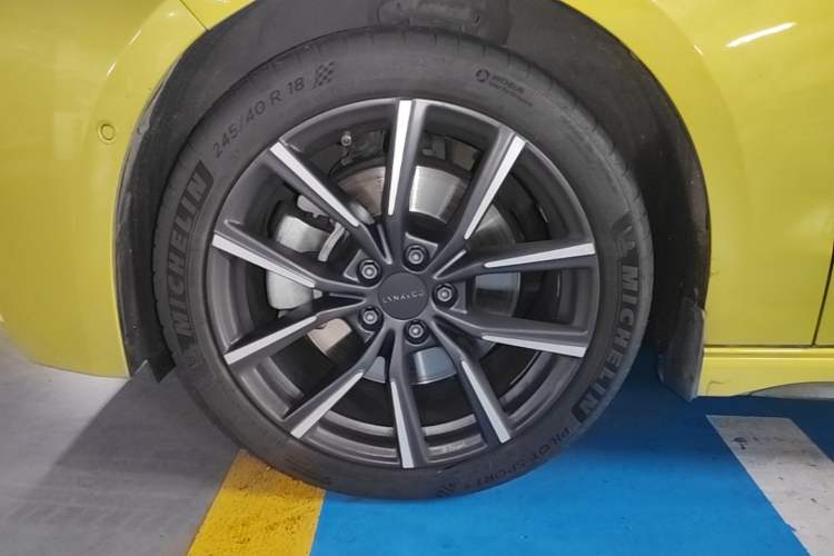 Used Lynk & Co 03 2021 03+ 2.0TD Automatic Wind-Chasing Edition Left Front Wheel Hub