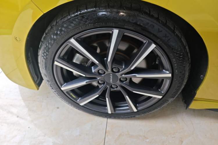 Used Lynk & Co 03 2021 03+ 2.0TD Automatic Wind-Chasing Edition Left Front Wheel Hub
