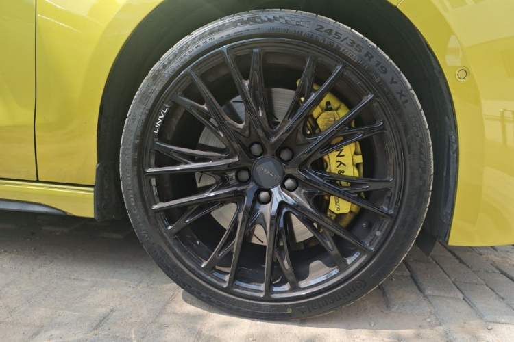 Used Lynk & Co 03 2021 03+ 2.0TD Automatic Wind-Chasing Edition Right Front Wheel Hub