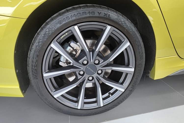 Used Lynk & Co 03 2021 03+ 2.0TD Automatic Wind-Chasing Edition Right Rear Wheel Hub